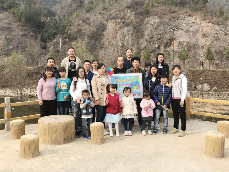 紙罐定制廠家軍興溢美相親相愛(ài)一家人古北水鎮(zhèn)春游啦